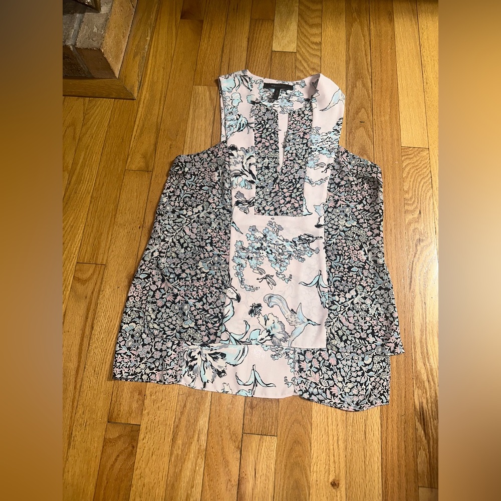 BCBGmaxazria Size XS Pink and Blue Floral Blouse